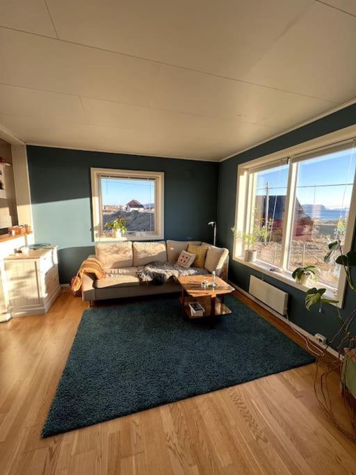 Sjarmerende Hus Med Orkesterplass Til Hav Og Fjell Stave Luaran gambar