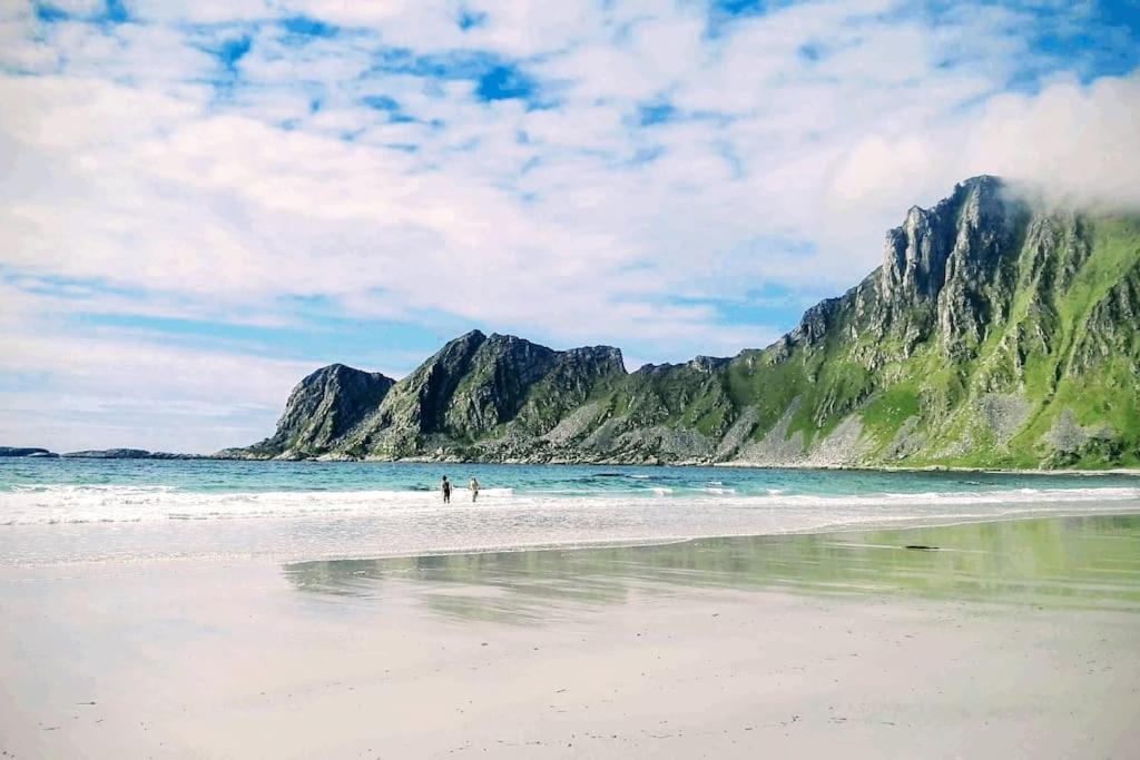 Sjarmerende Hus Med Orkesterplass Til Hav Og Fjell Stave Luaran gambar