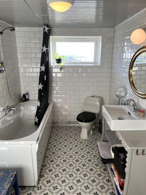 Sjarmerende Hus Med Orkesterplass Til Hav Og Fjell Stave Luaran gambar